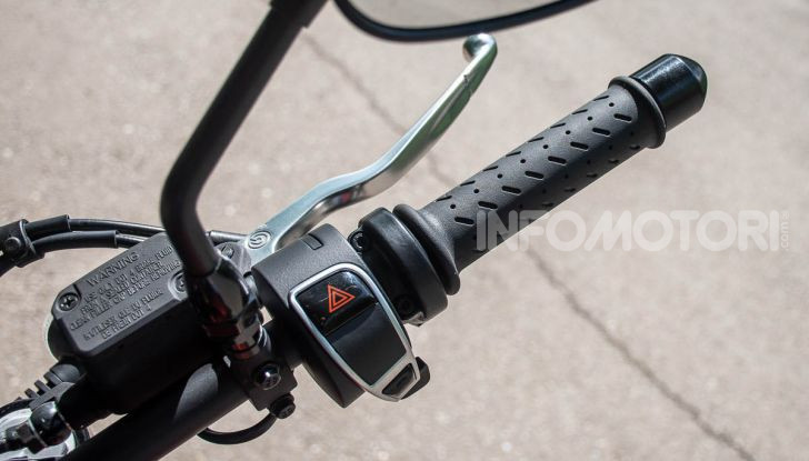 Prova su strada Moto Guzzi V9 Bobber Sport, quando l’estetica si unisce alla sostanza - Foto 10 di 48