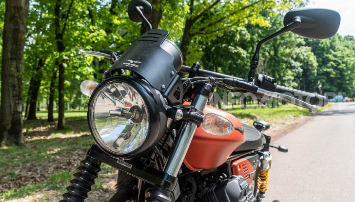 Prova su strada Moto Guzzi V9 Bobber Sport, quando l’estetica si unisce alla sostanza - Foto 19 di 48