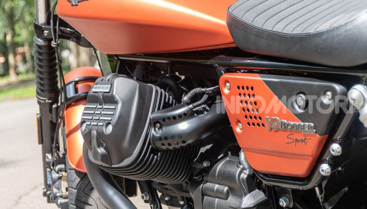 Prova su strada Moto Guzzi V9 Bobber Sport, quando l’estetica si unisce alla sostanza - Foto 33 di 48