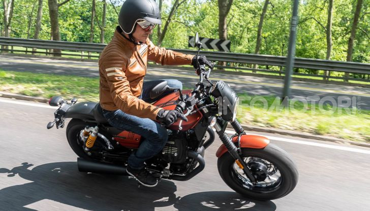Prova su strada Moto Guzzi V9 Bobber Sport, quando l’estetica si unisce alla sostanza - Foto 38 di 48