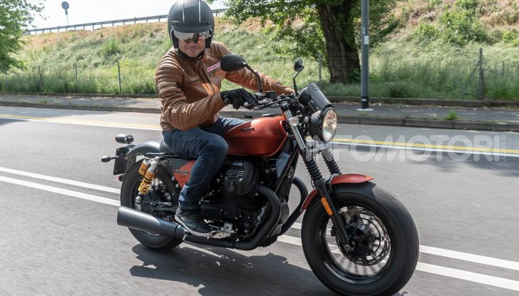 Prova su strada Moto Guzzi V9 Bobber Sport, quando l’estetica si unisce alla sostanza - Foto 43 di 48