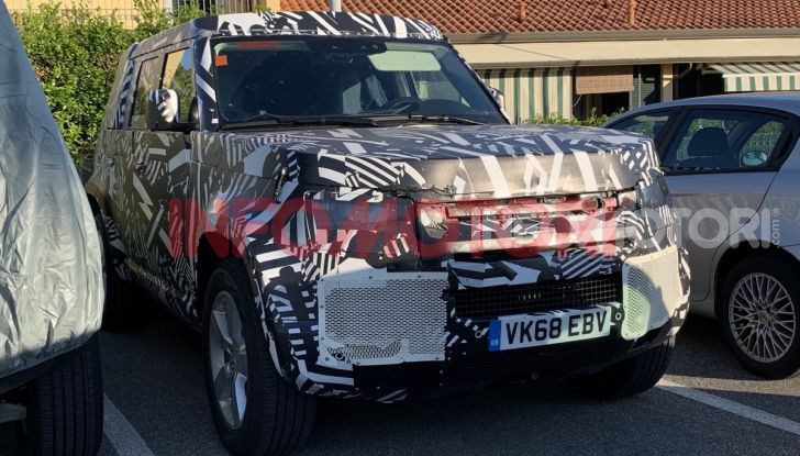 Nuovo Land Rover Defender 2020: le spy photo in pista e su strada - Foto 18 di 24
