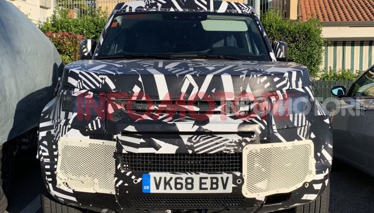 Nuovo Land Rover Defender 2020: le spy photo in pista e su strada - Foto 19 di 24