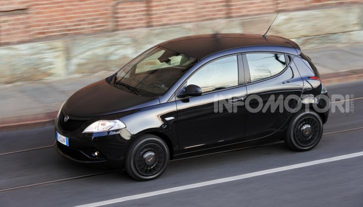 Lancia Ypsilon Black and Noir, serie speciale da 9.100 euro - Foto 5 di 40