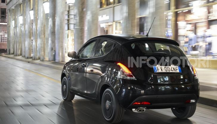 Lancia Ypsilon Black and Noir, serie speciale da 9.100 euro - Foto 14 di 40