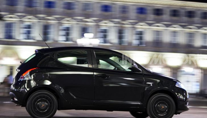 Lancia Ypsilon Black and Noir, serie speciale da 9.100 euro - Foto 16 di 40