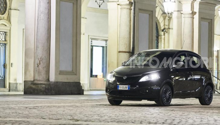 Lancia Ypsilon Black and Noir, serie speciale da 9.100 euro - Foto 18 di 40
