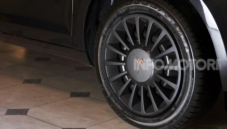 Lancia Ypsilon Black and Noir, serie speciale da 9.100 euro - Foto 22 di 40