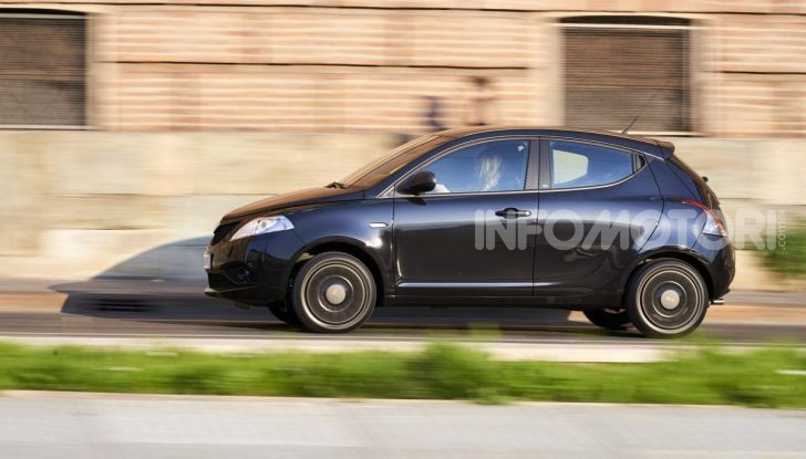 Lancia Ypsilon Black and Noir, serie speciale da 9.100 euro - Foto 6 di 40