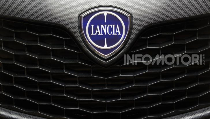 Lancia Ypsilon Black and Noir, serie speciale da 9.100 euro - Foto 23 di 40