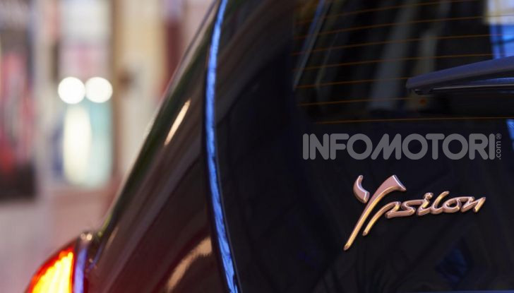Lancia Ypsilon Black and Noir, serie speciale da 9.100 euro - Foto 4 di 40