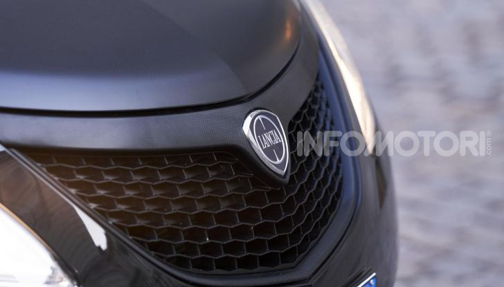 Lancia Ypsilon Black and Noir, serie speciale da 9.100 euro - Foto 29 di 40