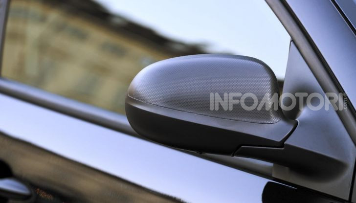 Lancia Ypsilon Black and Noir, serie speciale da 9.100 euro - Foto 30 di 40