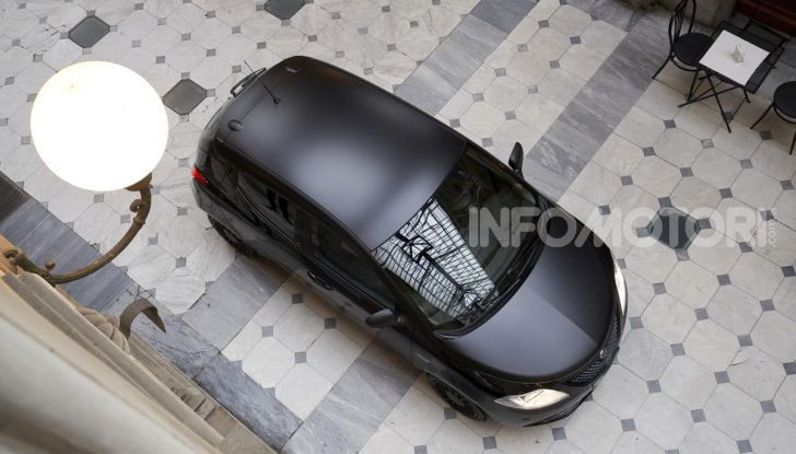 Lancia Ypsilon Black and Noir, serie speciale da 9.100 euro - Foto 31 di 40