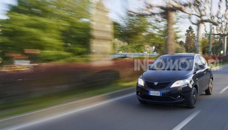 Lancia Ypsilon Black and Noir, serie speciale da 9.100 euro - Foto 7 di 40