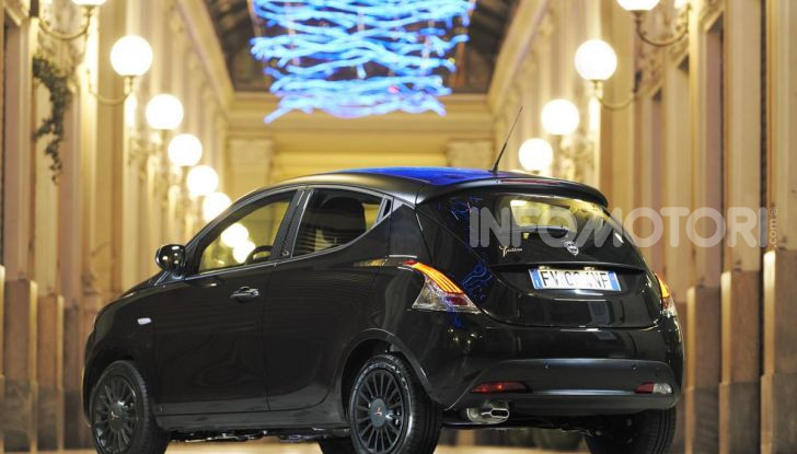 Lancia Ypsilon Black and Noir, serie speciale da 9.100 euro - Foto 37 di 40