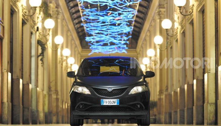 Lancia Ypsilon Black and Noir, serie speciale da 9.100 euro - Foto 39 di 40