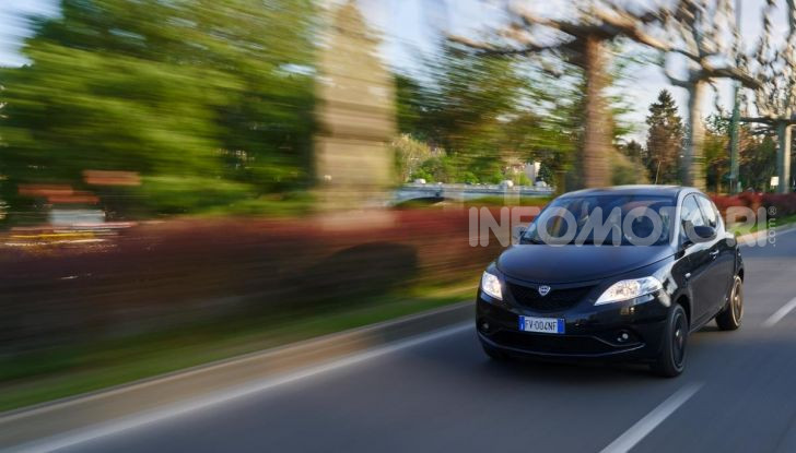 Lancia Ypsilon Black and Noir, serie speciale da 9.100 euro - Foto 9 di 40