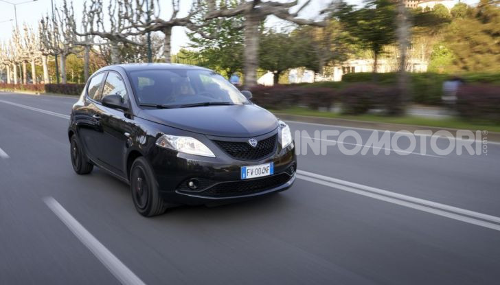 Lancia Ypsilon Black and Noir, serie speciale da 9.100 euro - Foto 10 di 40