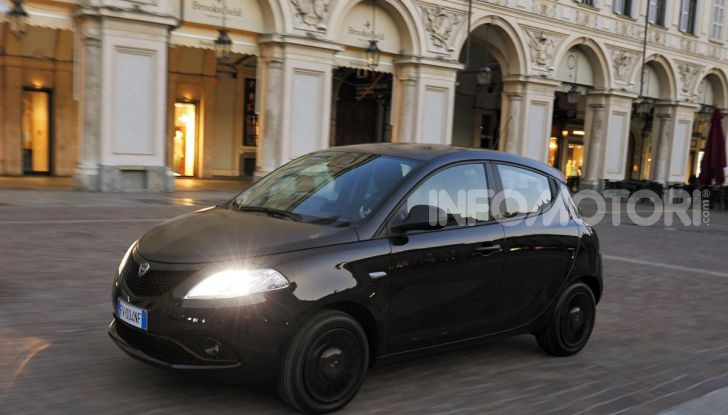 Lancia Ypsilon Black and Noir, serie speciale da 9.100 euro - Foto 11 di 40