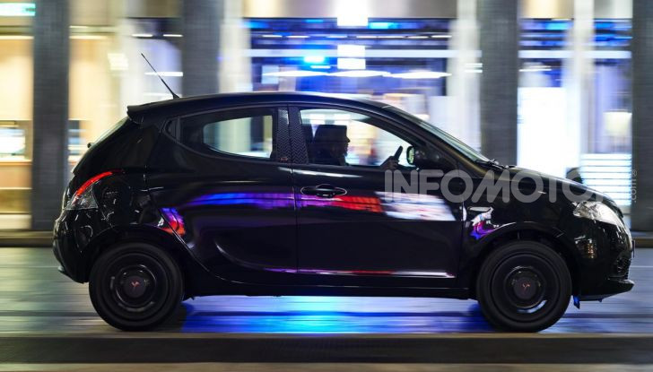 Lancia Ypsilon Black and Noir, serie speciale da 9.100 euro - Foto 12 di 40