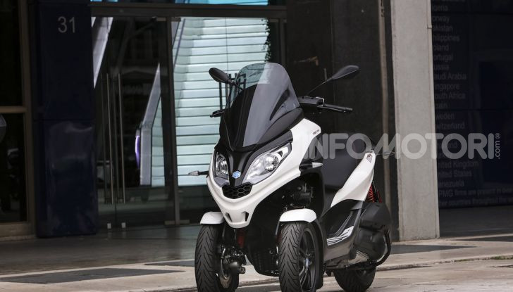 Piaggio MP3 300 hpe: il tre ruote più famoso al mondo ancora più agile e sportivo - Foto 10 di 60