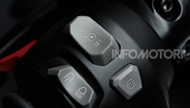 Triumph Rocket 3 arriverà anche in versione GT - Foto 24 di 33