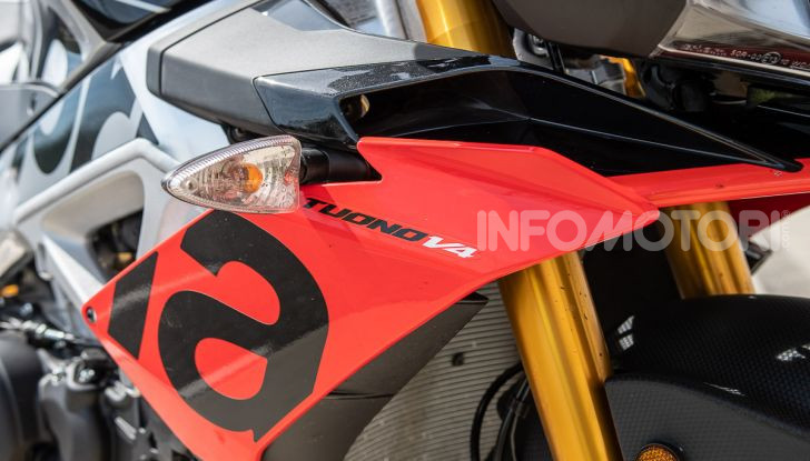 [VIDEO] Test in pista Aprilia Tuono V4 1100 Factory: potente, raffinata ed efficace - Foto 5 di 52