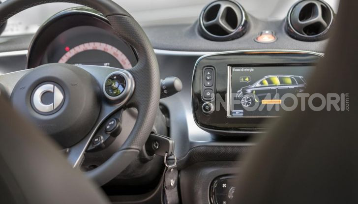 [VIDEO] Prova smart EQ fortwo e forfour: le due chiavi della città - Foto 8 di 36