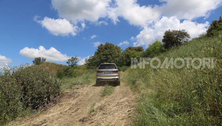 BMW X7 prova su strada del SUV ammiraglia da 94.900 euro - Foto 25 di 25