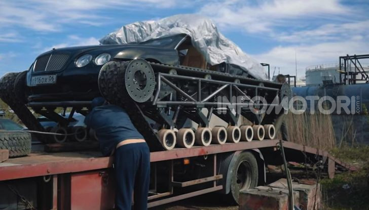 Tuning dalla Russia: ecco la Bentley con il cingolato per andare ovunque - Foto 27 di 32