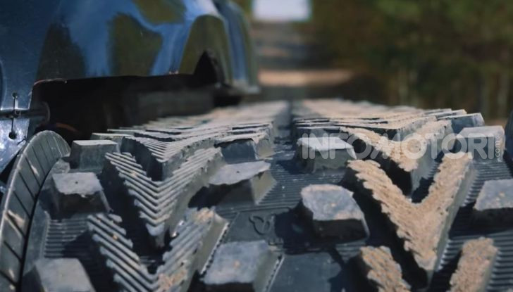 Tuning dalla Russia: ecco la Bentley con il cingolato per andare ovunque - Foto 32 di 32