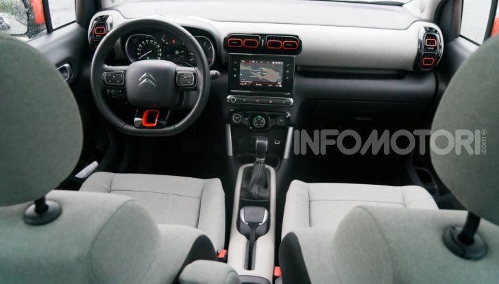 Prova video Citroen C3 Aircross: stilosa si, ma senza perdere in versatilità e spazio - Foto 3 di 50