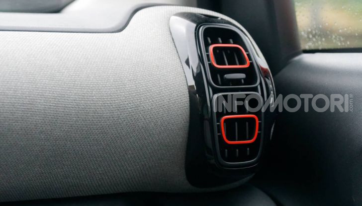 Prova video Citroen C3 Aircross: stilosa si, ma senza perdere in versatilità e spazio - Foto 8 di 50