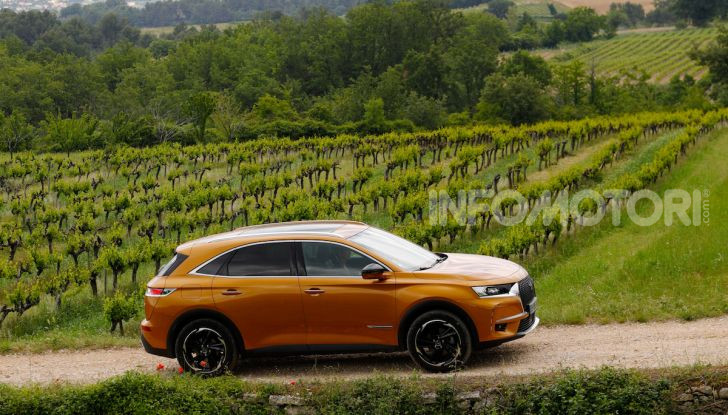 DS 7 Crossback E-Tense 4×4: solo 31 grammi di CO2 al chilometro - Foto 11 di 12