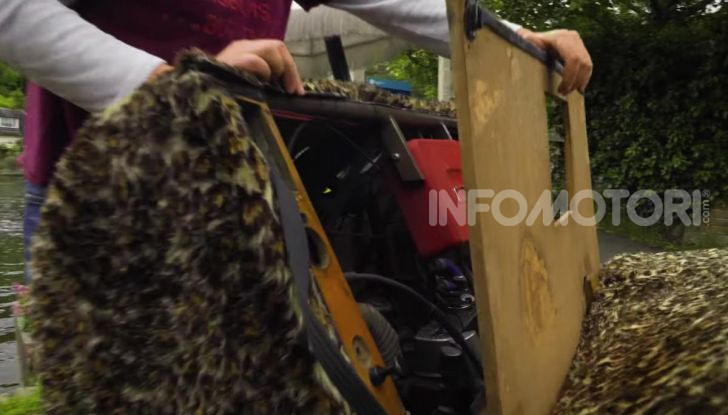 [VIDEO] Edd China ha costruito un divano da 140Km/h omologato per la strada - Foto 10 di 22