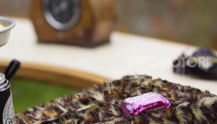 [VIDEO] Edd China ha costruito un divano da 140Km/h omologato per la strada - Foto 11 di 22