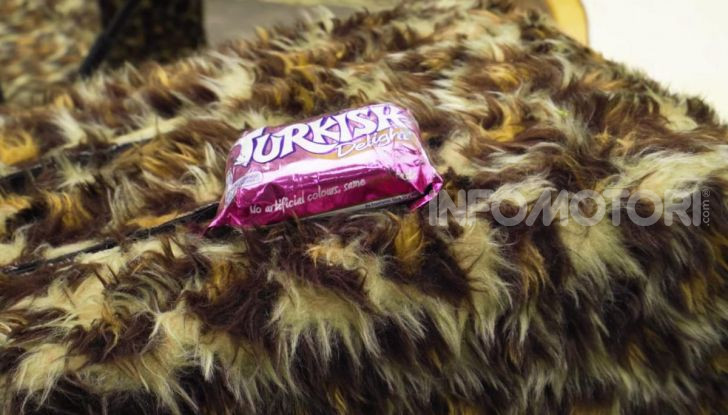 [VIDEO] Edd China ha costruito un divano da 140Km/h omologato per la strada - Foto 4 di 22