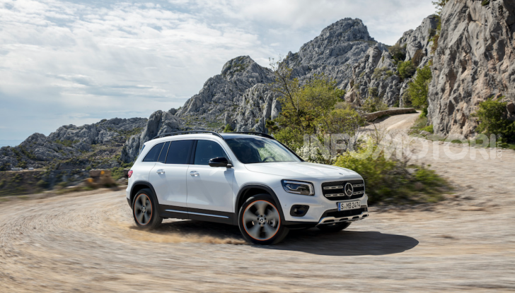 Nuova Mercedes GLB: spirito offroad, ma con tanta eleganza - Foto 11 di 16