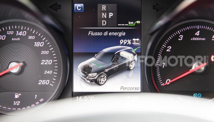 Mercedes-Benz GLC 350e: un passo in avanti verso l’elettrificazione - Foto 29 di 33