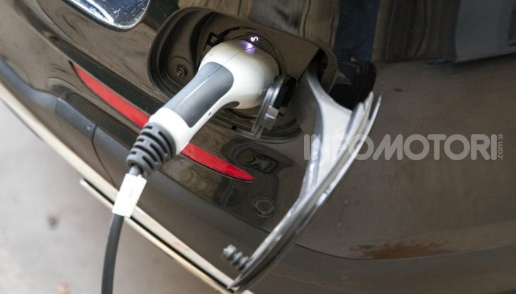 Mercedes-Benz GLC 350e: un passo in avanti verso l’elettrificazione - Foto 8 di 33