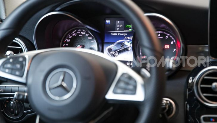 Mercedes-Benz GLC 350e: un passo in avanti verso l’elettrificazione - Foto 31 di 33
