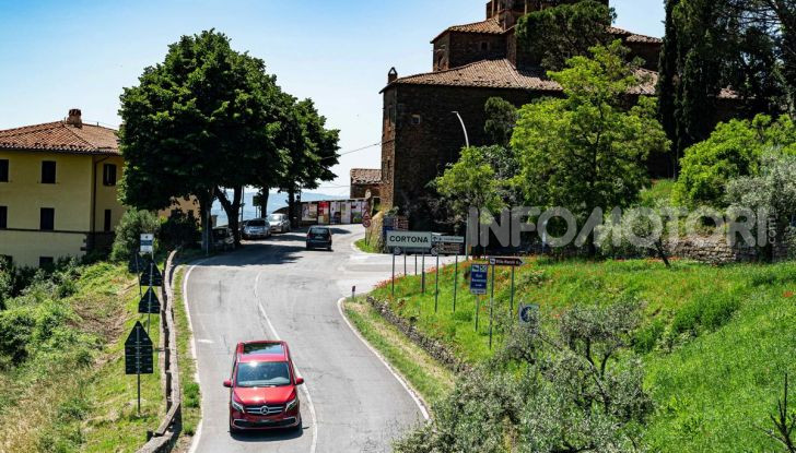 Prova Mercedes Classe V 2019, tutti i segreti del luxury van - Foto 20 di 42