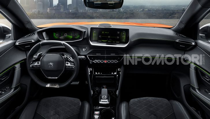Nuova Peugeot 2008: è tutta rinnovata, dallo stile ai motori - Foto 15 di 17