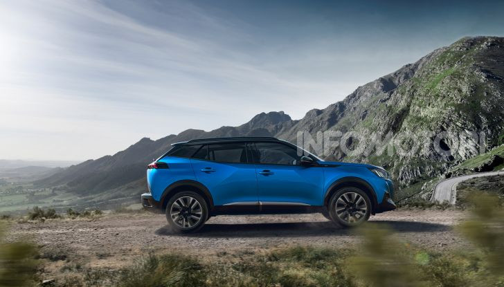 Nuova Peugeot 2008: è tutta rinnovata, dallo stile ai motori - Foto 2 di 17