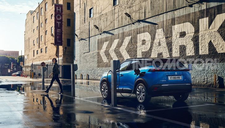 Nuova Peugeot 2008: è tutta rinnovata, dallo stile ai motori - Foto 5 di 17