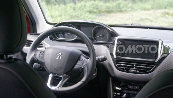 Prova video Peugeot 2008 BlueHDi 120 EAT6, l’abbinata che mancava! - Foto 25 di 48