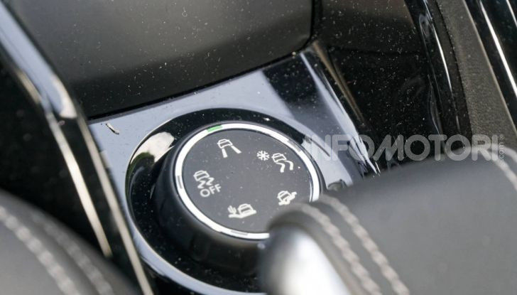 Prova video Peugeot 2008 BlueHDi 120 EAT6, l’abbinata che mancava! - Foto 30 di 48