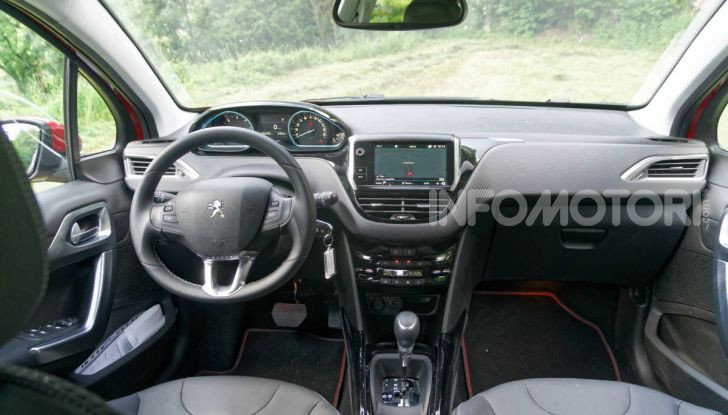 Prova video Peugeot 2008 BlueHDi 120 EAT6, l’abbinata che mancava! - Foto 32 di 48