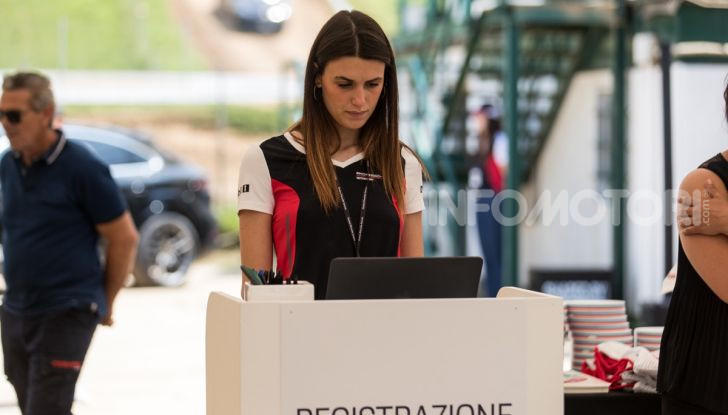 Tutti i segreti per guidare una Porsche in fuoristrada - Foto 12 di 22